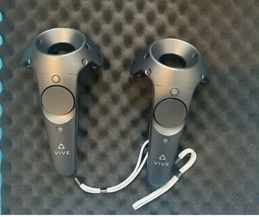 HTC Vive шлем за виртуална реалност и аксесоари