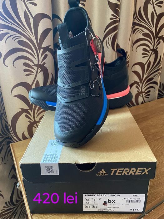 Adidași și papuci barbatesti