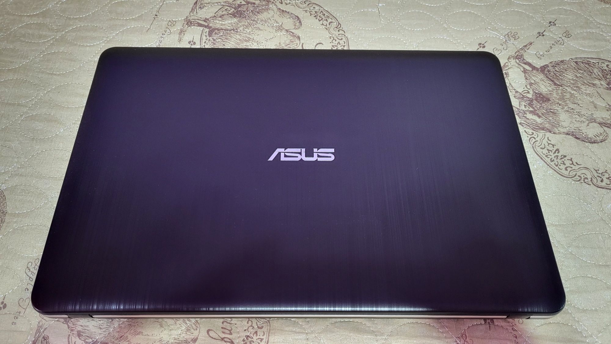 Ноутбук ASUS VivoBook X540U / Core i3-7020U / 4Gb / HDD 1000Gb / 15.6"