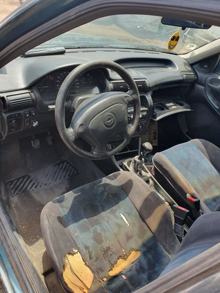 Опел Астра 1.4 Opel Astra F 1.4Si на части