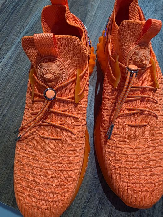 Filip plein Топ модел супер леки и удобни имат фактура и кутия.44номер