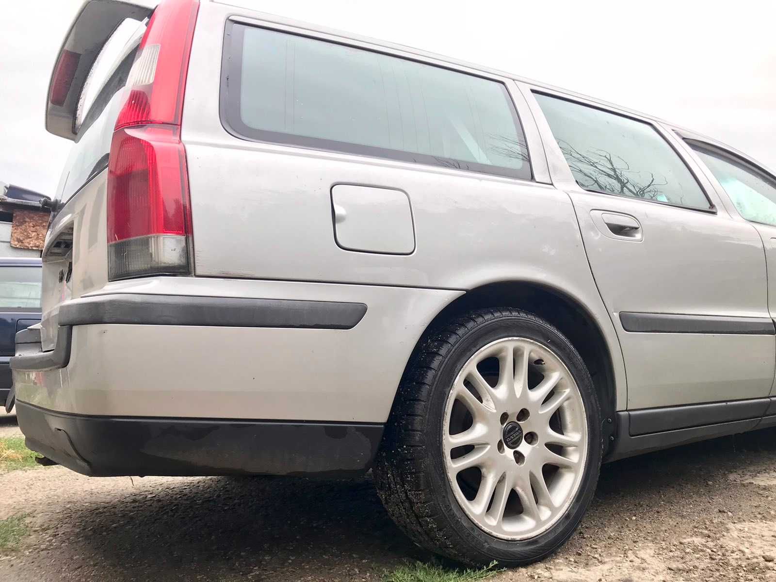 На части Volvo V70 2.4Turbo P2