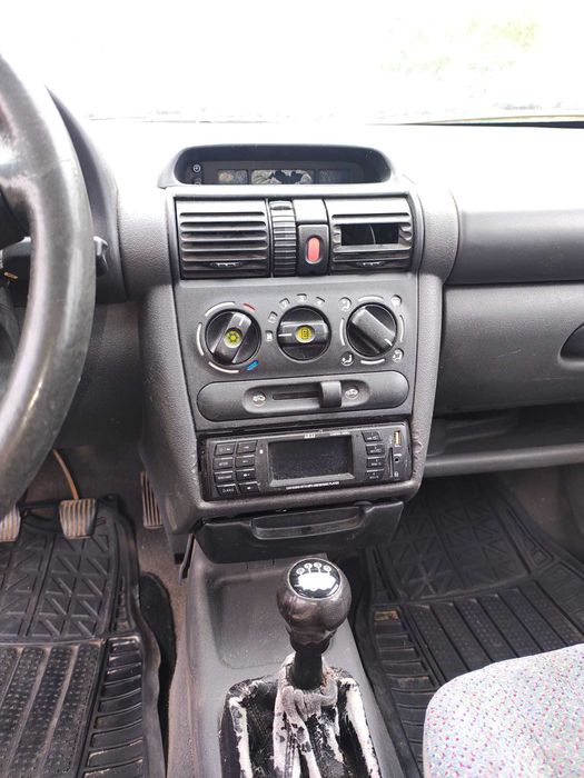 Opel Corsa B 1.4 benzina numai pornește