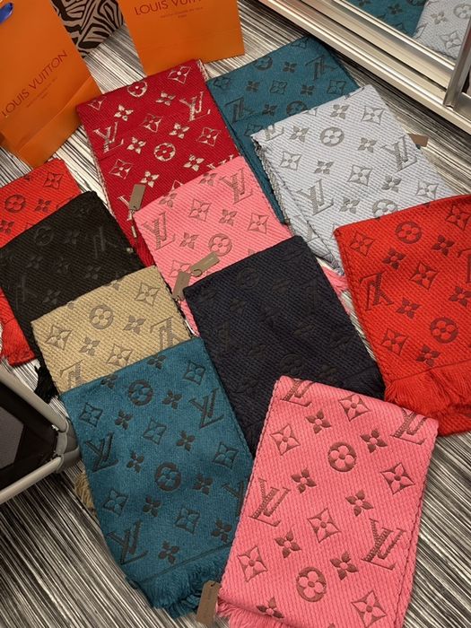 Fular-Esarfa LOUIS VUITTON colectia noua Poze reale100% Calitate super