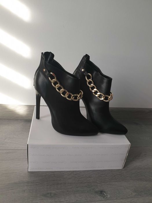 **Botine cu lanț **