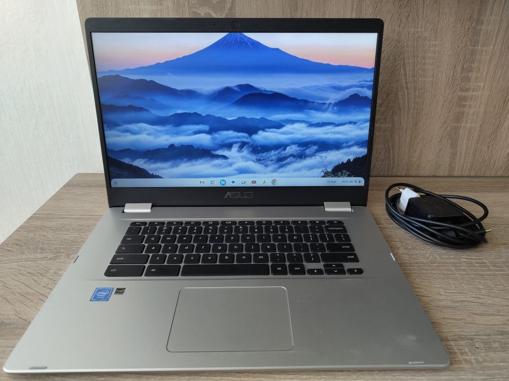 Asus Chromebook C523N работи перфектно