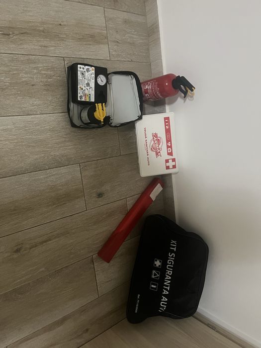 Se vinde rucsac nou plus altele