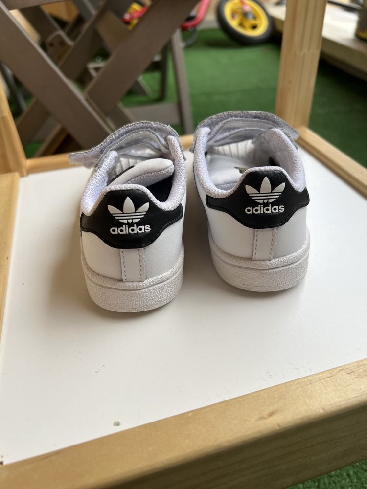 Детски маратонки adidas superstar