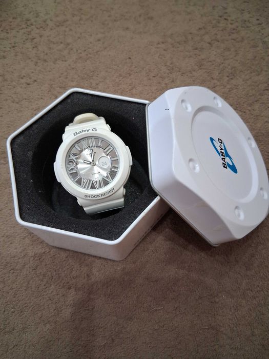 Часовник Baby G розов и бял
