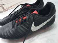 Nike Tempo cu crampoane