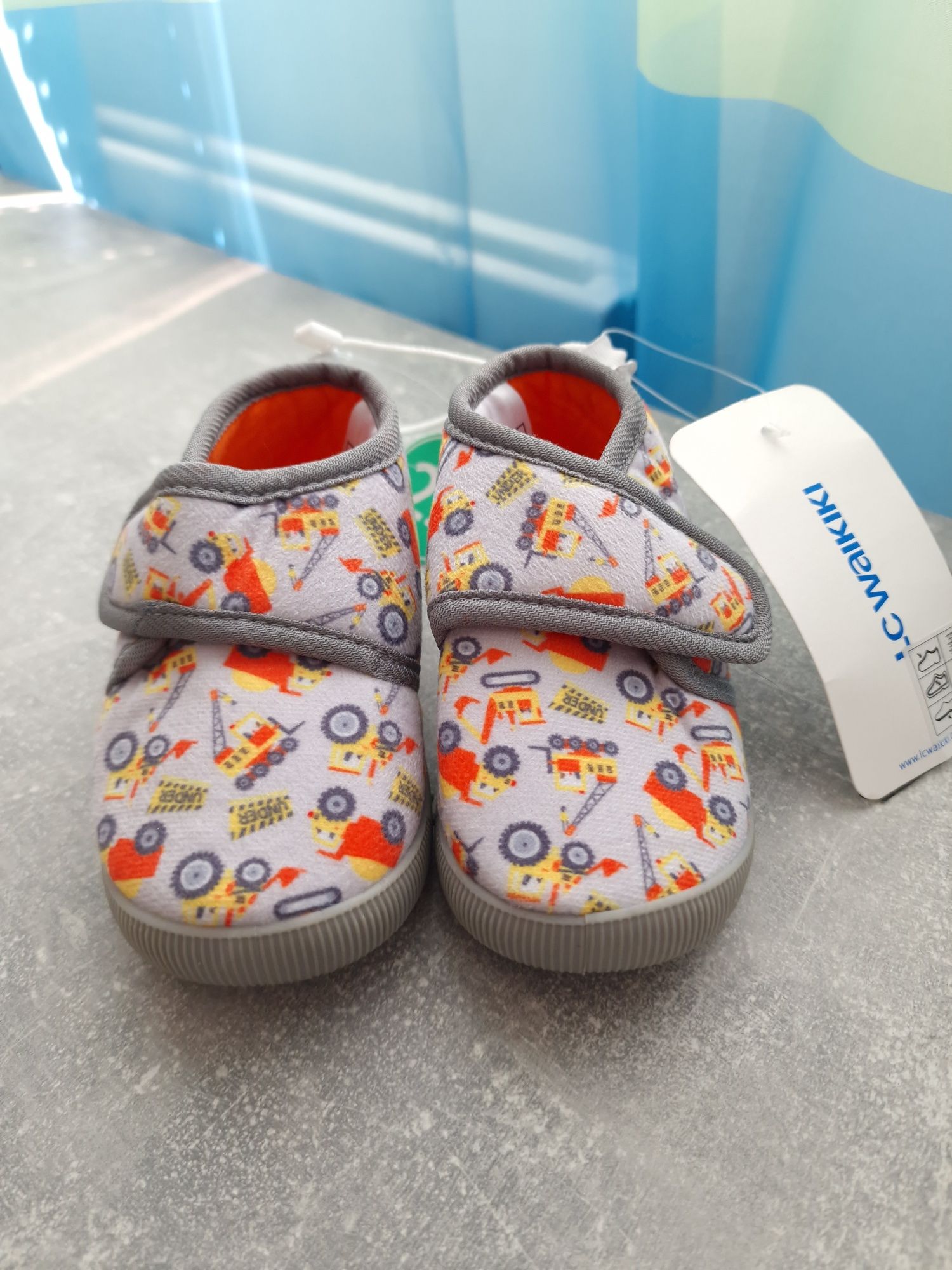 Пантофи за момче