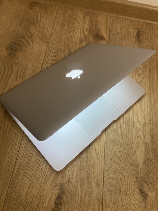 Laptop MacBook Air Early 2014; Pata ecran