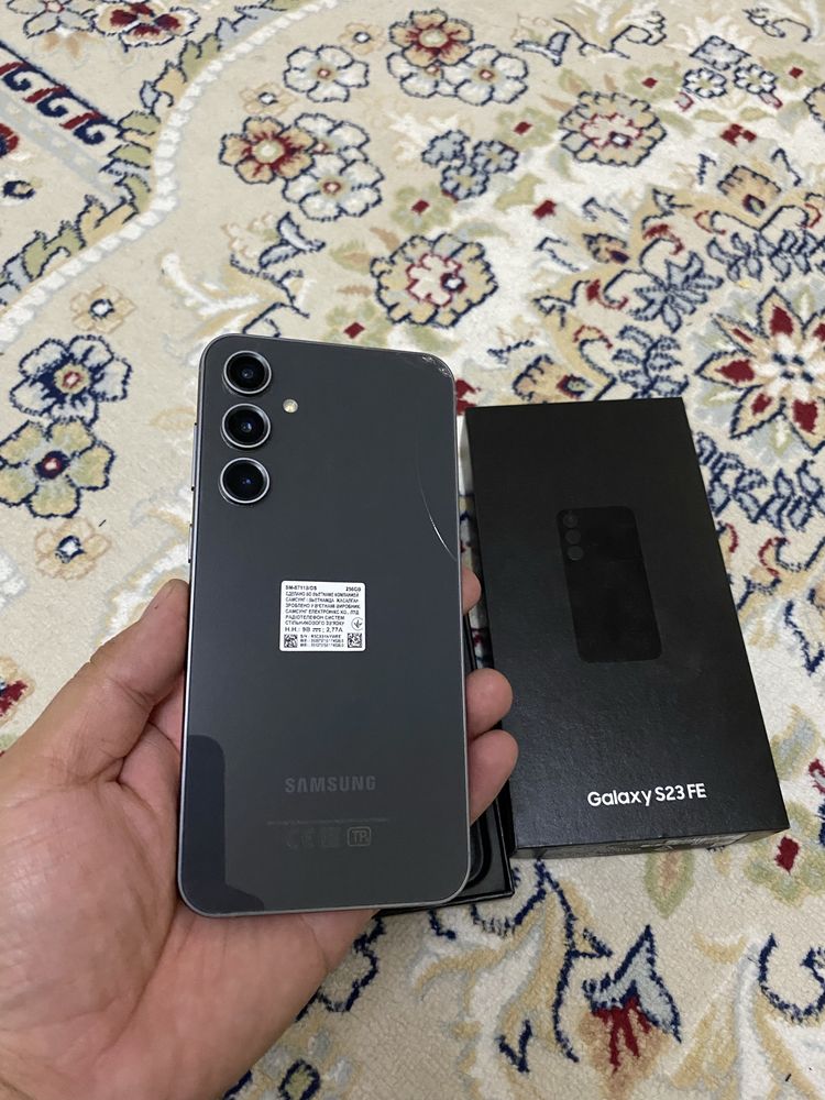 Samsung. S23 fe.  5G.  8/256