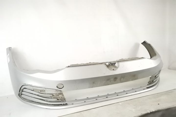 Оригинална предна броня в добро състояние Фолксваген ВВ / Volkswagen V