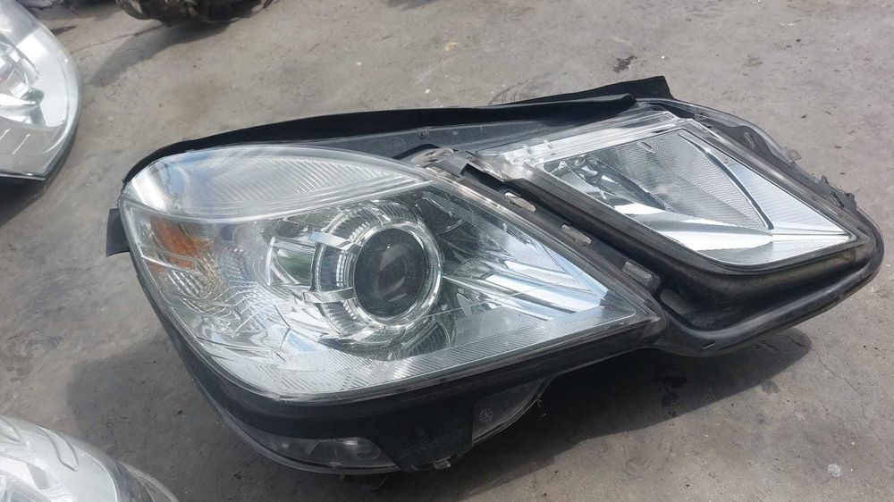 Far dreapta cu lupa Mercedes E class w212 an 2011