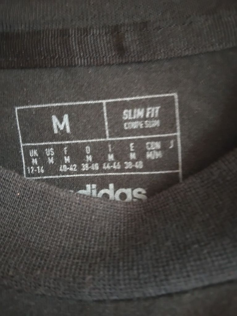 Adidas черна рокля .