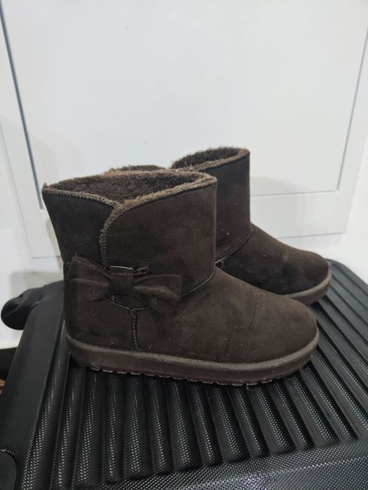 Ghete mărimea 37 50 lei