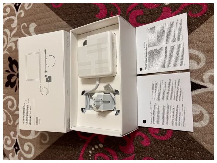 - от MacBook 45W - зарядка, блок питания, шнур для макбука. !