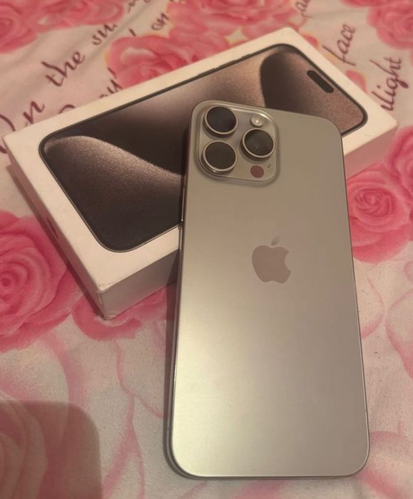 iPhone 15 pro с документам