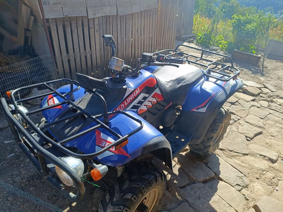 ATV Linhai worker