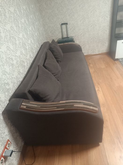 Диван и.         .