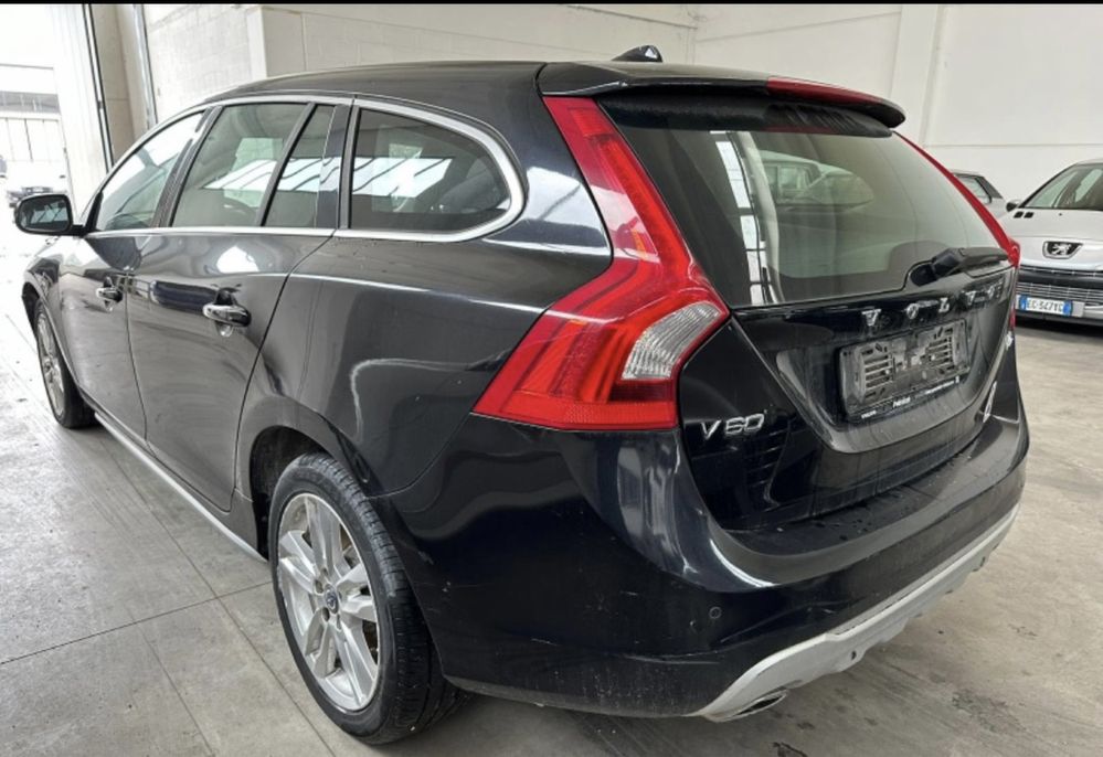 Volvo V60 2.0D на части