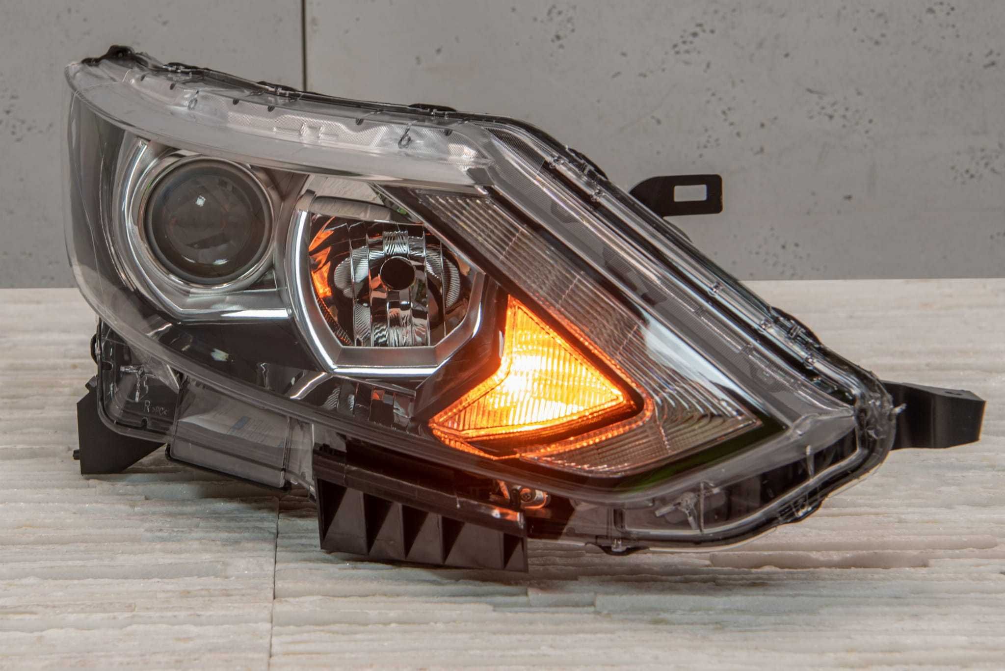 Комплект Фарове за NISSAN QASHQAI II J11 2014 - 2017 година