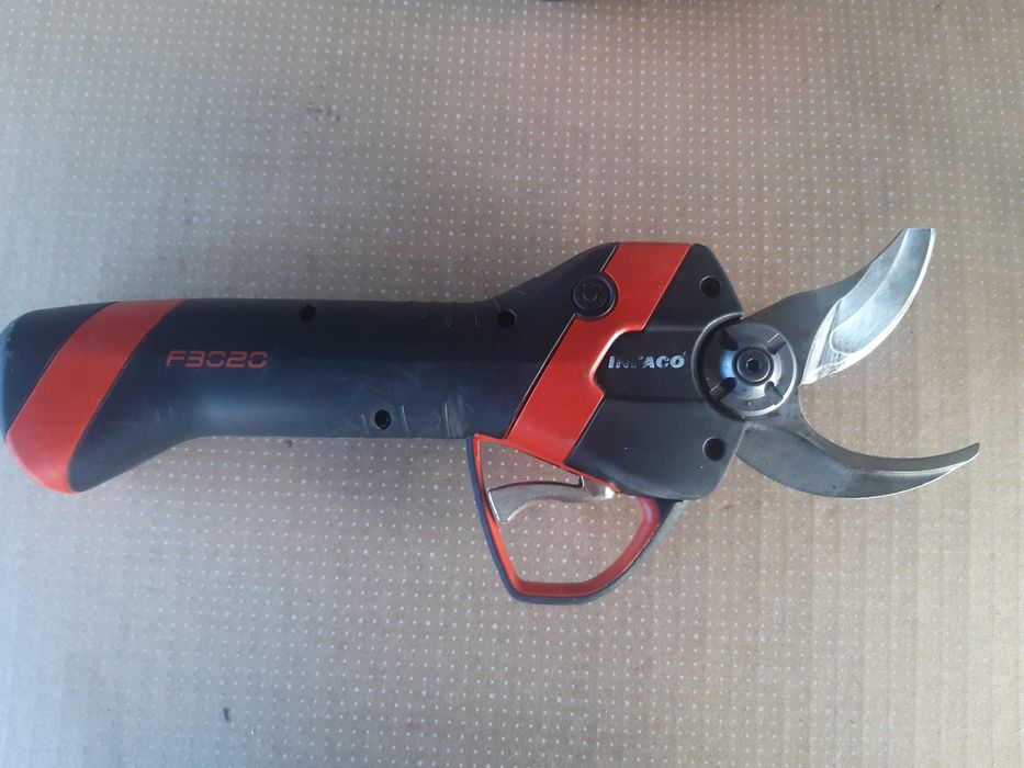 INFACO F3020- Професионална акумулаторна ножица