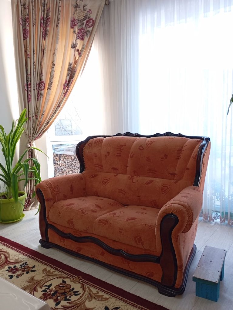 Продается диван и кресла