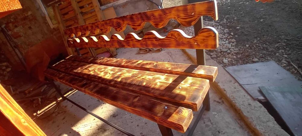 Bancă de lemn realizată manual