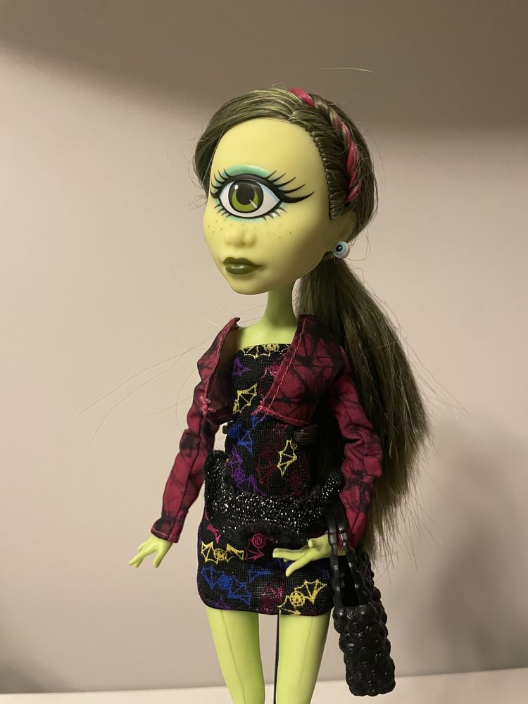 Iris monster high papusa