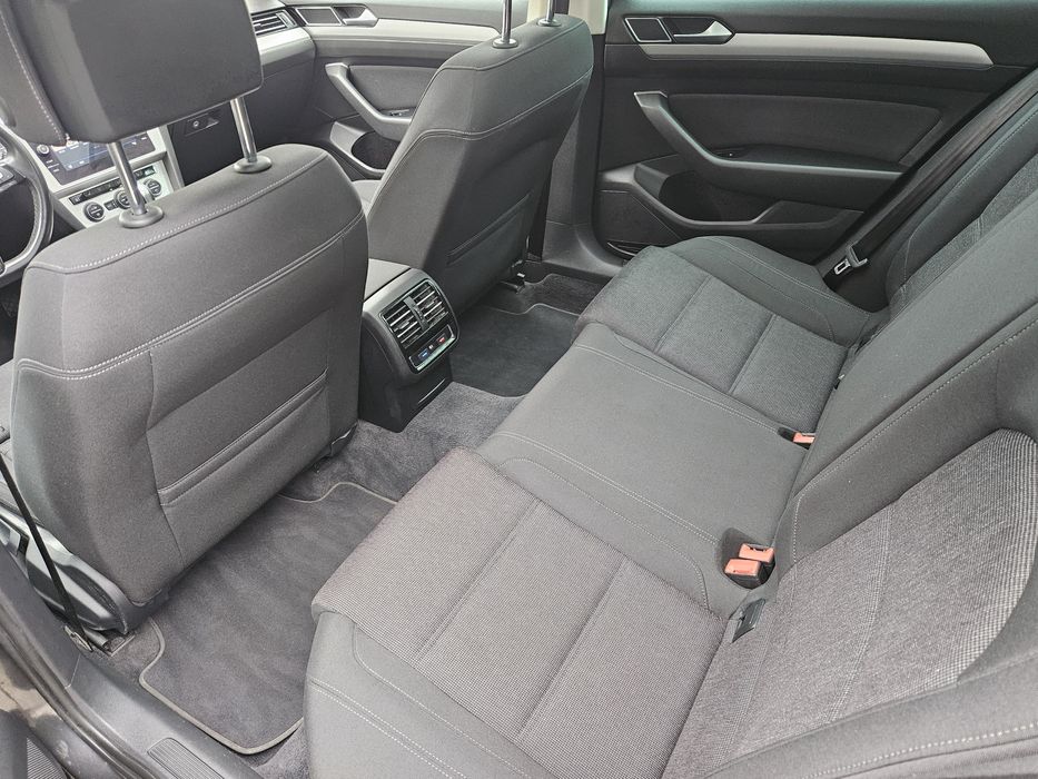 VW Passat B8~ 2018/2.0d Euro6/Tableta/Distronic/Cockpit/Trapa pano/