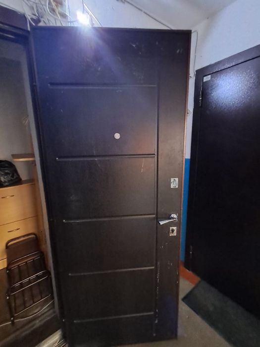 Продам дверь входную