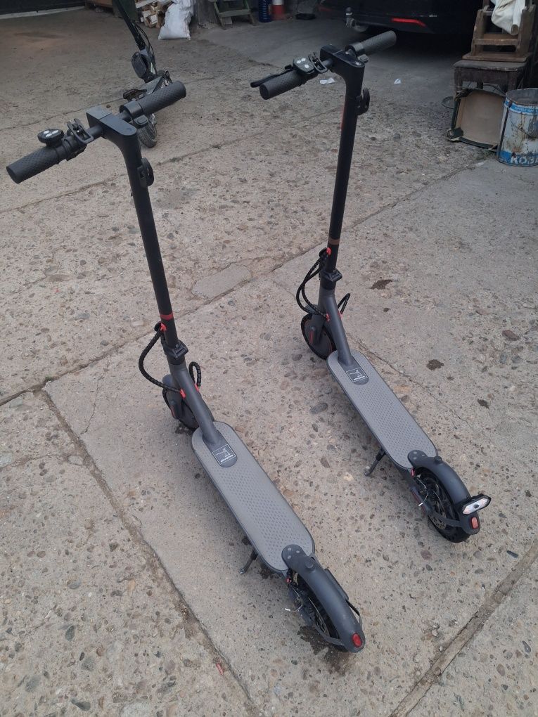 Vând două  trotinete  electrice AOVOPRO