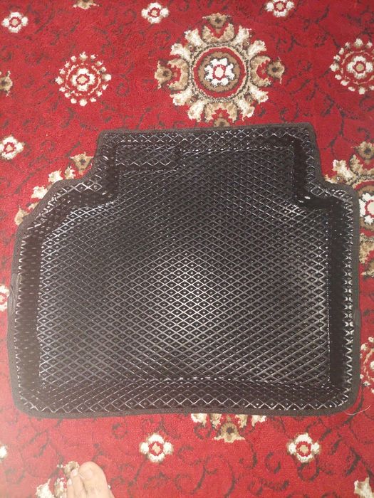 Полик  для  малибу