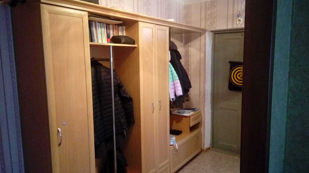 Продам шкаф в прихожую длина 2.6 м высота 2.1 м цена