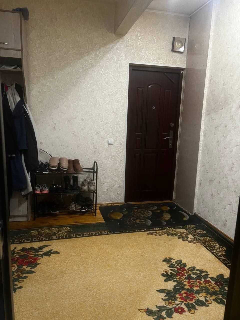 Гулабаде продается 3х комнатная квартира на 1м этаже, 70 м2