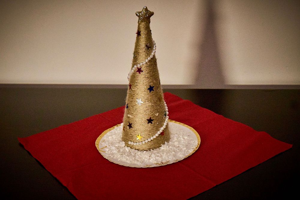 Golden Pearl Tree – Decorațiune handmade de Crăciun