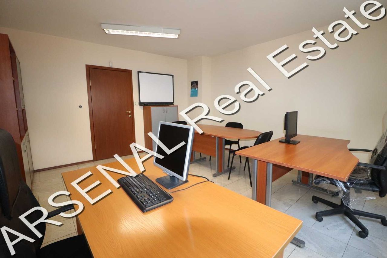 Дава се под наем Офис в София, Център - 117 кв.м за 575 € - Снимка #2