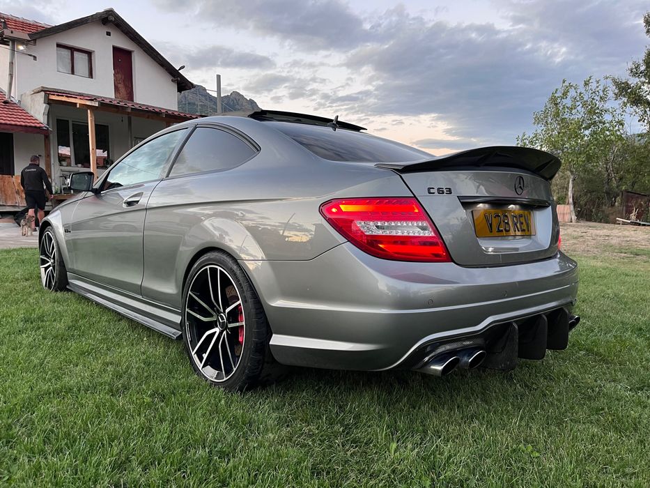 Mercedes Benz c63 AMG