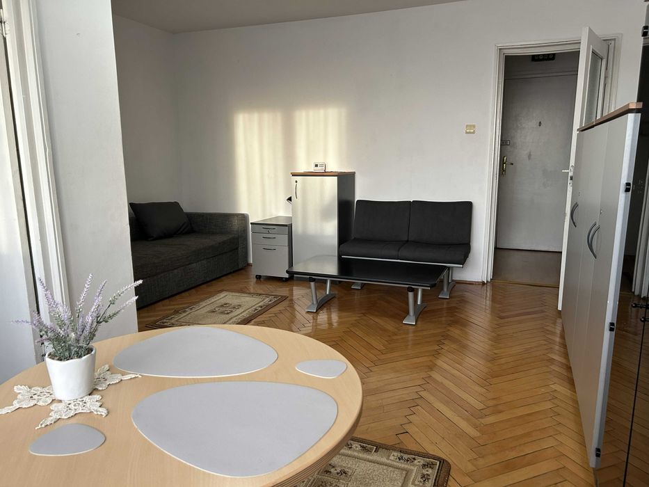 Bd. Regele Mihai1, inchiriez apartament cu o camera, mobilat si utilat