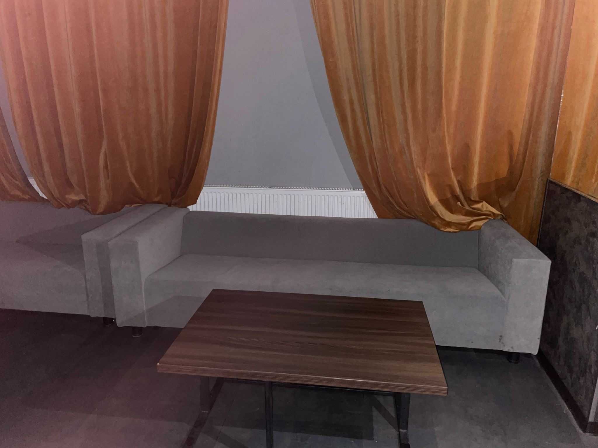 Vand stoc complet de mobiler pentru club.