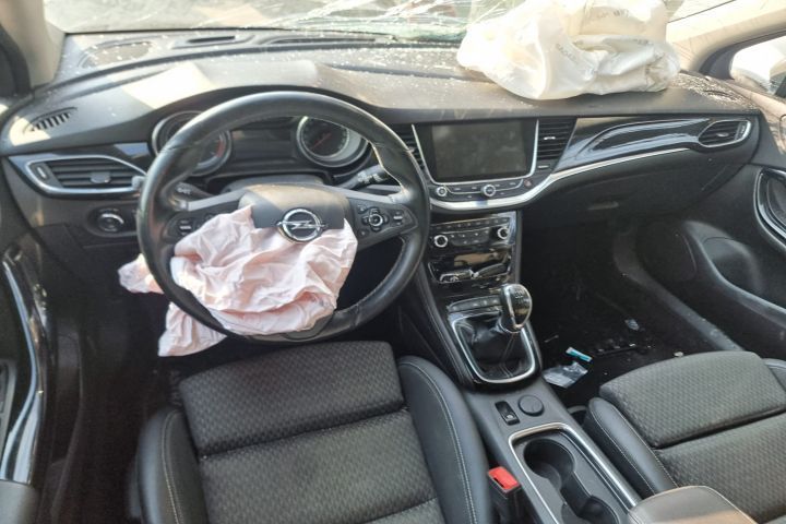 Grila plansa bord  39056734 Opel Astra K [2015 - 2020] 1.6 cdti B16DT
