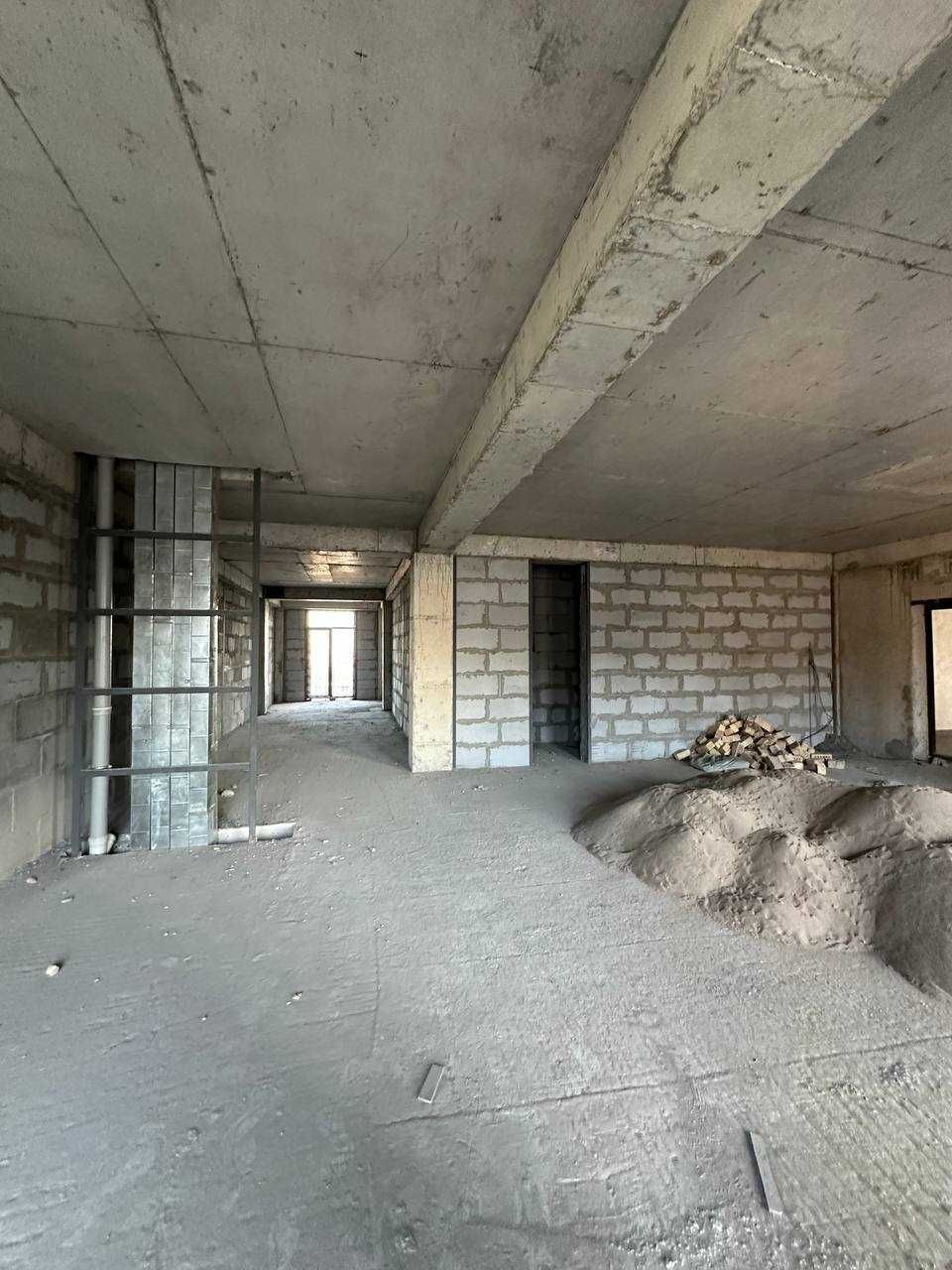 Yakkasaroy city mall
 Шошилин Зор нархда 3хонали Коробка 118м2;