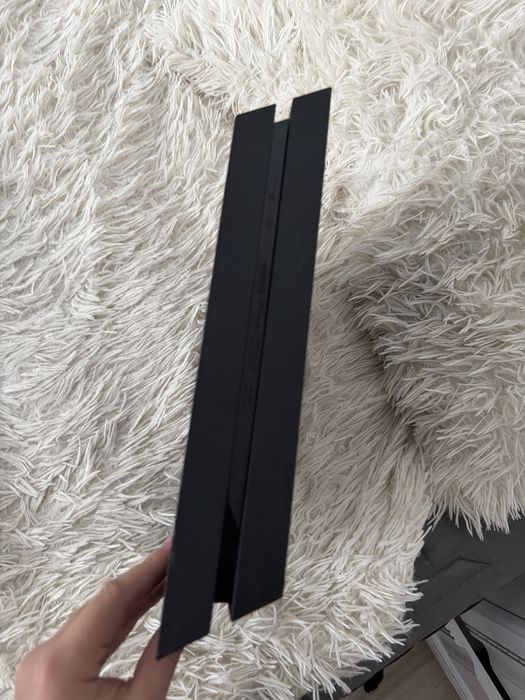 Vand playstation 4 cu 2 contrrolere