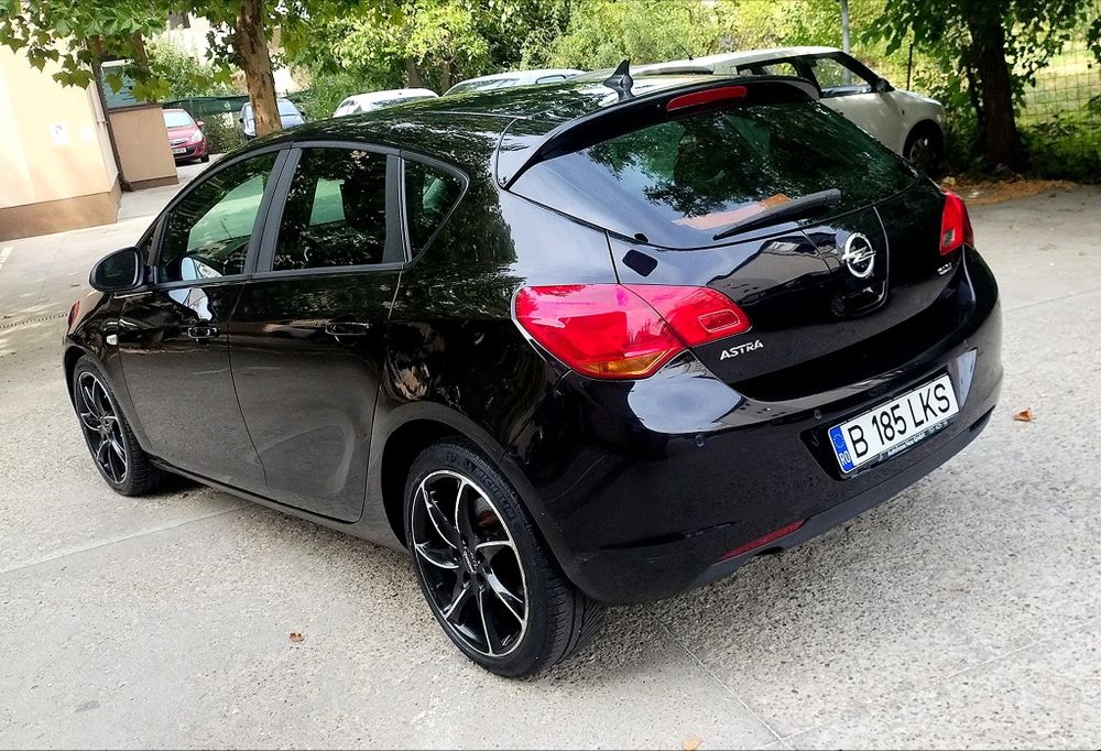 Vând  Opel Astra J / 1.7Cdti / 2012 Euro 5 / Ofer certificat fiscal !