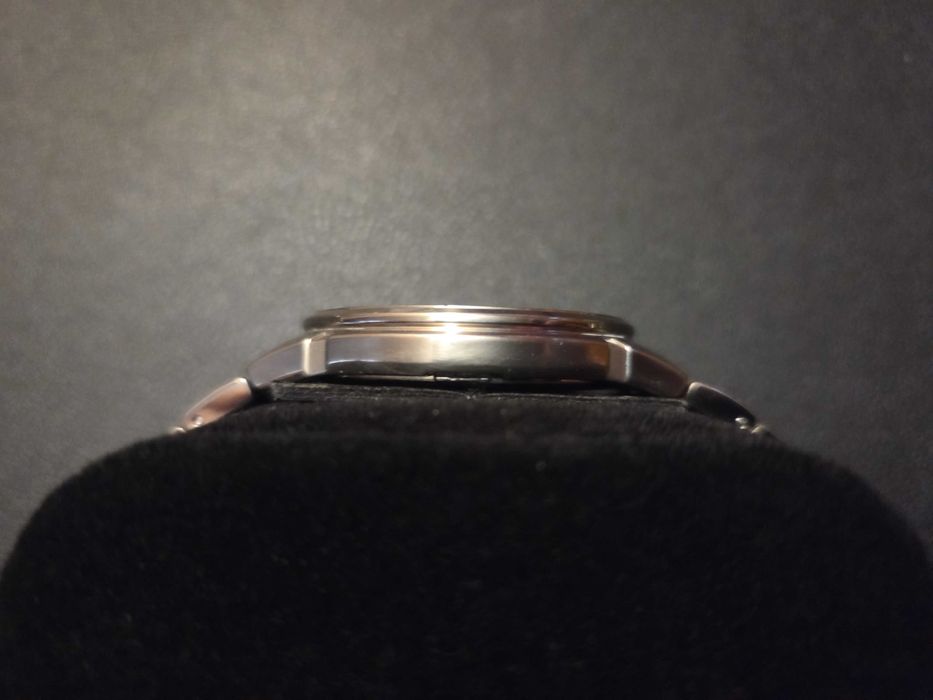 Продавам Швейцарски часовник от личната си колекция Candino TITANIUM.