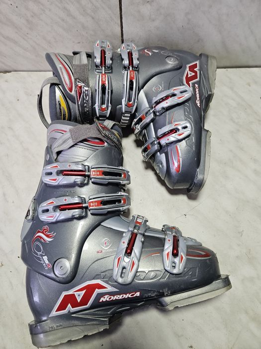 Clapari ski schi   Nordica mondo  24-24,5 corespunde mărimii 38