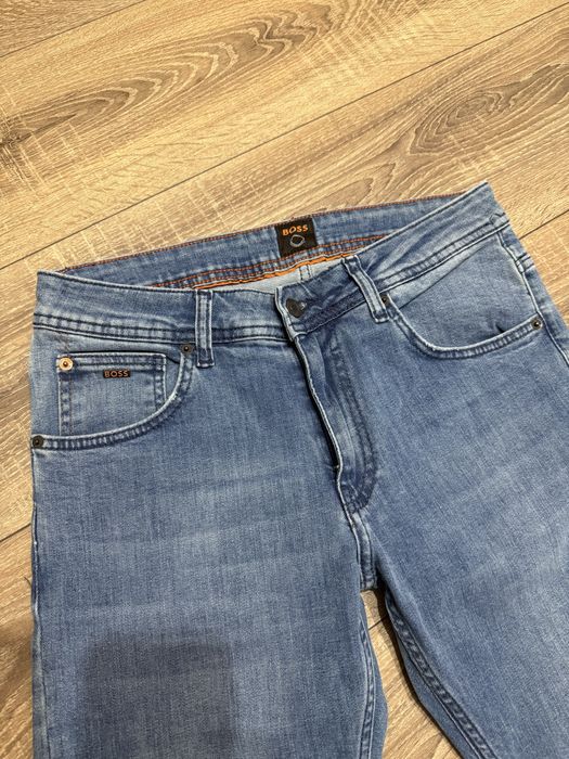 Blugi slim fit Boss, marimea M, model nou