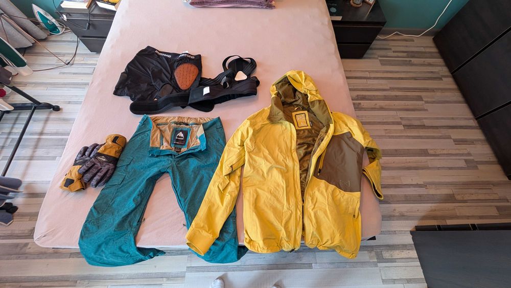 Snowboard оборудване, Libtech,Burton, Northwave, Drake, очила и каска.